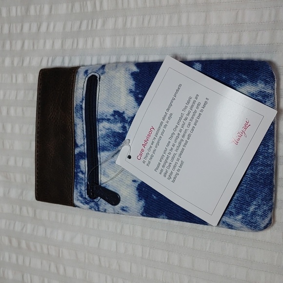 NWT Thirty One Sky Tie Dye Eyeglass/Sunglass Case - Picture 3 of 9